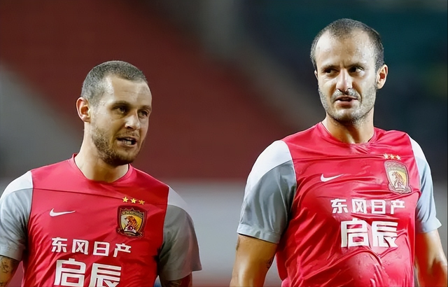 壹号娱乐- 关键时刻阿斯顿维拉调整名单：国王杯节点到来，信心回归，轮换策略成焦点